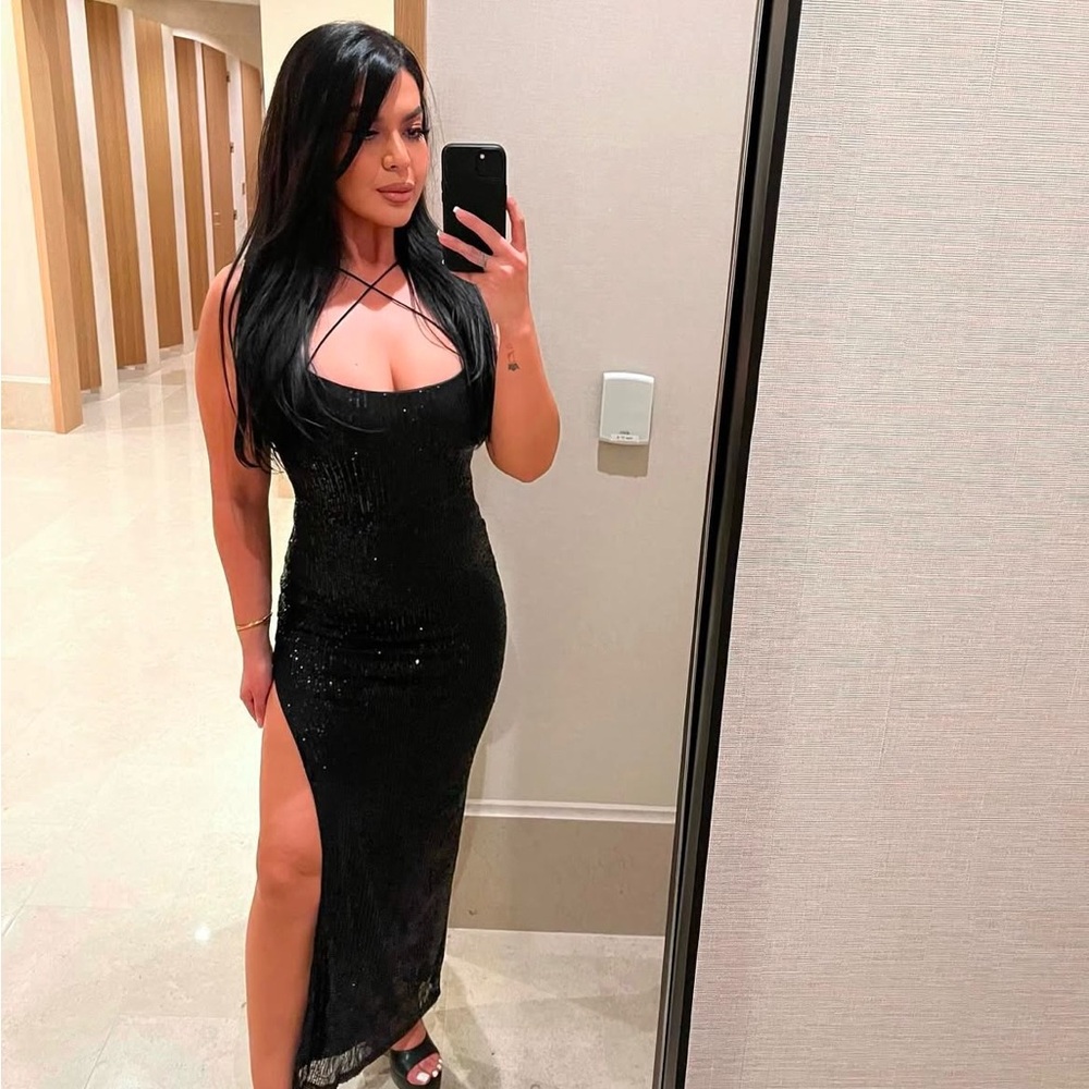 Elegant black maxi dress
